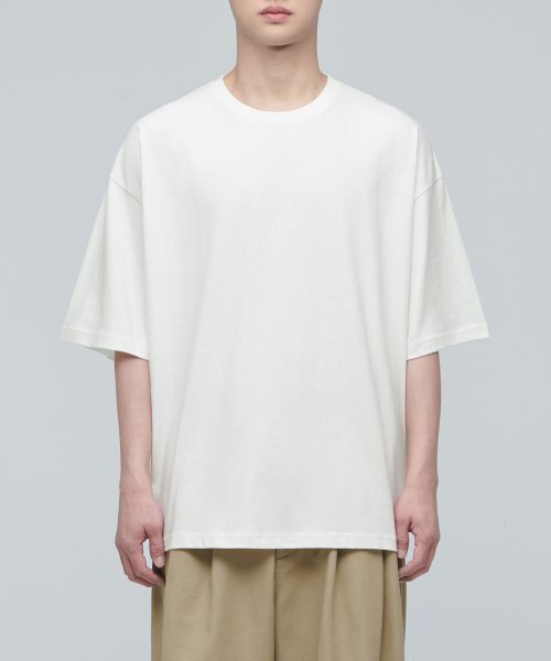 MUSINSA STANDARD（ムシンサスタンダード）の「エクストラオーバーサイズクルーネックTシャツ[クリーム]（Tシャツ/カットソー・メンズ・その他・MEDIUM/LARGE/X-LARGE/XX-LARGE/XXX-LARGE/SMALL）」の2枚目の写真
