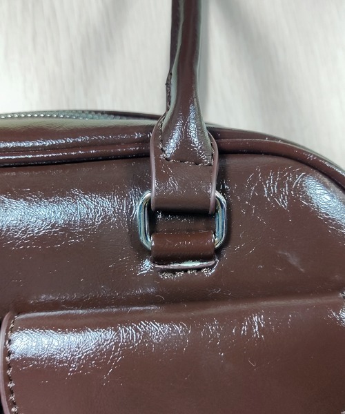 ONEP STAR(ワンピスター)の「エナメル調レザーPUハンドバッグ(ハンドバッグ・レディース・ダークブラウン/ベージュ/ブラック・FREE)」の15枚目の写真