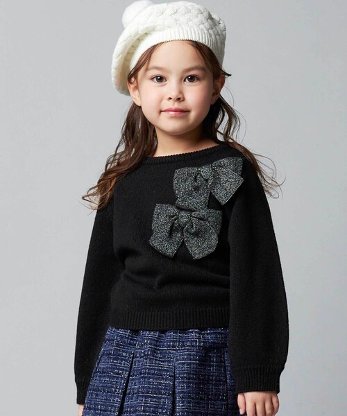 BeBe（ベベ）の「BIGリボンモチーフニットプルオーバー（ニット/セーター・キッズ・オフホワイト/ブラック・110cm/130cm/140cm/120cm/150cm/100cm）」の2枚目の写真