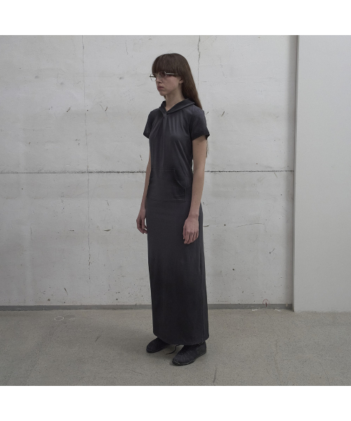 LCDC TM(エルシーディーシーティーエム)の「HOODED TWISTED DRESS (DARK GREY)(ワンピース・レディース・ダークグレー・SMALL)」の1枚目の写真