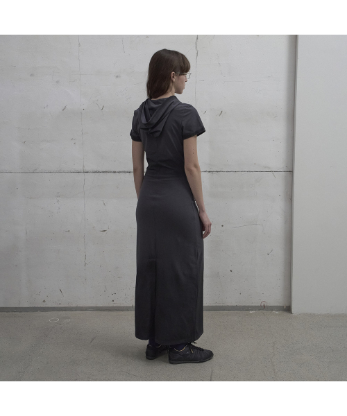 LCDC TM(エルシーディーシーティーエム)の「HOODED TWISTED DRESS (DARK GREY)(ワンピース・レディース・ダークグレー・SMALL)」の3枚目の写真