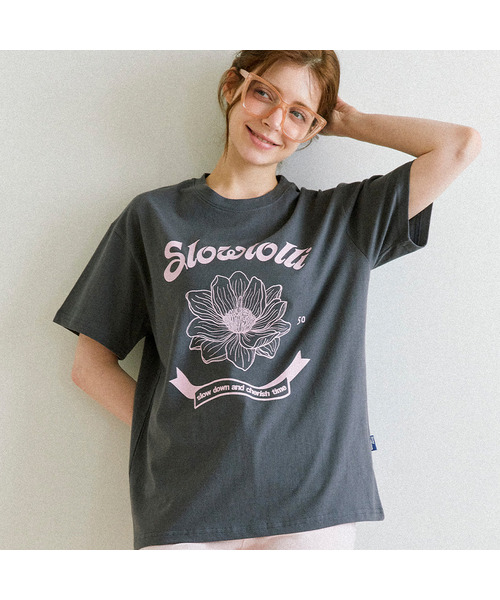 SLOWLOLLI(スローローリ)の「Flower ribbons t-shirt_3 Colors(Tシャツ/カットソー・レディース・Cream/ホワイト/チャコール・FREE)」の2枚目の写真