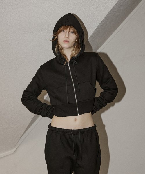 DEARSTALKER(ディアストーカー)の「B. CLASSIC HOODIE ZIP-UP - BLACK(パーカー・レディース・その他・FREE)」の2枚目の写真