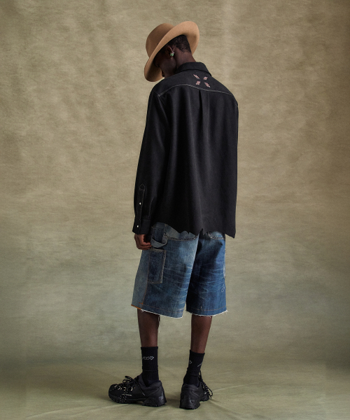 ADSB ANDERSSON BELL(アンダースンベル)の「ルマン フェイクスエードシャツ atb1236m(ブラック)(シャツ/ブラウス・レディース・その他・LARGE/SMALL)」の2枚目の写真