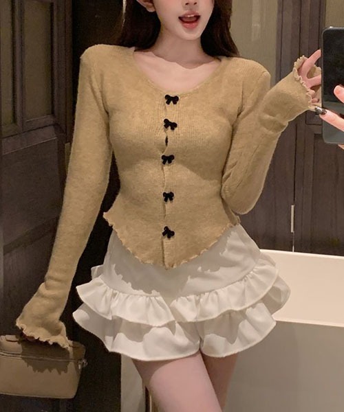 gossip！ロサンゼルス（ゴシップロサンゼルス）の「リボンボタン ウェーブヘム ロングスリーブニットトップス レディース コンパクト丈  秋服（ニット/セーター・レディース・レッド/ベージュ・FREE）」の4枚目の写真