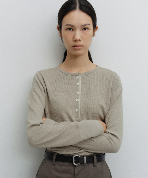 ANOTHER OFFICE WOMEN(アナザー オフィス ウーマン)の「w. Waffle Henley Shirt (Pale khaki)(Tシャツ/カットソー・レディース・その他・FREE)」の1枚目の写真