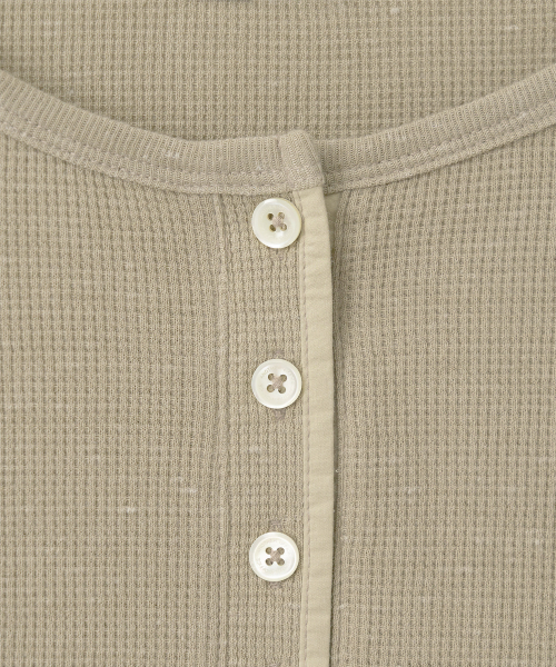 ANOTHER OFFICE WOMEN(アナザー オフィス ウーマン)の「w. Waffle Henley Shirt (Pale khaki)(Tシャツ/カットソー・レディース・その他・FREE)」の4枚目の写真