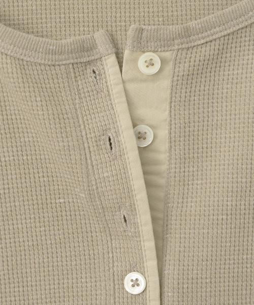 ANOTHER OFFICE WOMEN(アナザー オフィス ウーマン)の「w. Waffle Henley Shirt (Pale khaki)(Tシャツ/カットソー・レディース・その他・FREE)」の5枚目の写真