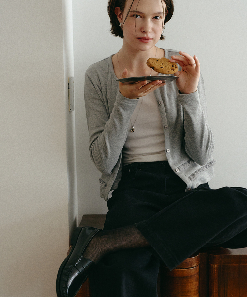 MAKE A TOAST(メイクアトースト)の「カーブデニムパンツ ブラック MBEFPA007BK(デニムパンツ・レディース・ブラック・SMALL/MEDIUM/LARGE)」の4枚目の写真