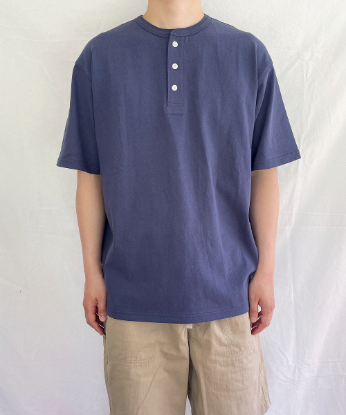 YOUNEEDGARMENTS(ユーニーズガーメンツ)の「ヘンリーネック S/S Tシャツ (ネイビー)(Tシャツ/カットソー・メンズ・その他・40/42)」の3枚目の写真