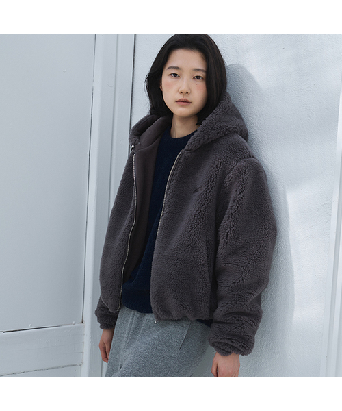 HOWUS(ホワス)の「TEDDY HOODED FUR JACKET (CHARCOAL)(ムートンコート・レディース・ダークグレー・ONE SIZE)」の1枚目の写真