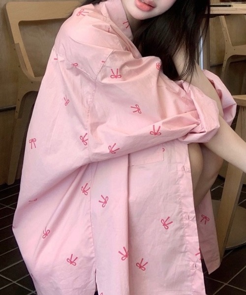 SHOUYO（ショウヨウ）の「リボンプリントゆるシャツ／ブルー・ピンク（シャツ/ブラウス・レディース・ブルー/ピンク・M）」の9枚目の写真