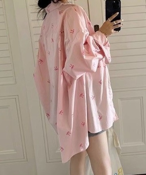 SHOUYO（ショウヨウ）の「リボンプリントゆるシャツ／ブルー・ピンク（シャツ/ブラウス・レディース・ブルー/ピンク・M）」の12枚目の写真