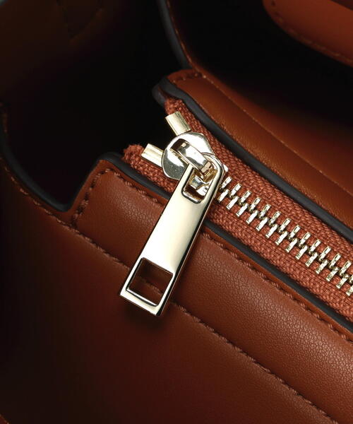 NATURAL BEAUTY BASIC（ナチュラルビューティーベーシック）の「◇スクエアメタルトートバッグ（トートバッグ・レディース・ブラウン/ホワイト系その他/ブラック・ﾌﾘ-）」の6枚目の写真