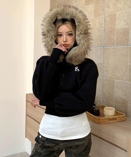 セール】裏起毛刺しゅうロゴファー付きジップアップパーカー（パーカー