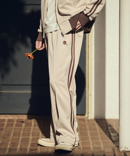 UN-FILLED(アンフィルド)の「mp14524- GARBERA EMB TRACK PANTS トラックパンツ(SDUF-2608)(その他パンツ・メンズ・グレー系その他/ベージュ系その他/ブラック×ホワイト・XL/L/M)」の4枚目の写真