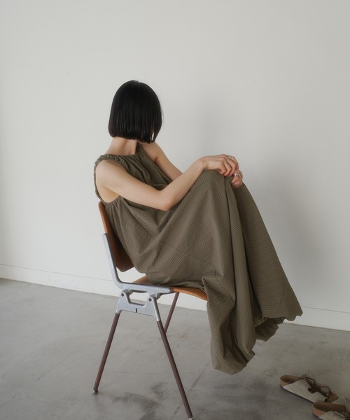 select MOCA by son(セレクトモカバイソン)の「サッカーチェックバルーンワンピース【by SON】(ワンピース・レディース・グレイッシュベージュ/ブラック・FREE)」の4枚目の写真