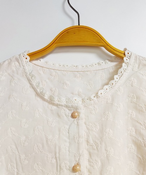 ONEP STAR(ワンピスター)の「刺繍×レース付きフェミニンブラウス(シャツ/ブラウス・レディース・ホワイト/ベージュ・MEDIUM/LARGE/X-LARGE)」の11枚目の写真