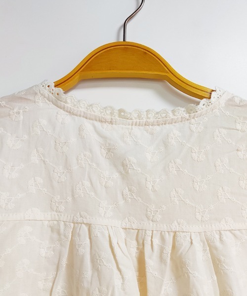 ONEP STAR(ワンピスター)の「刺繍×レース付きフェミニンブラウス(シャツ/ブラウス・レディース・ホワイト/ベージュ・MEDIUM/LARGE/X-LARGE)」の12枚目の写真