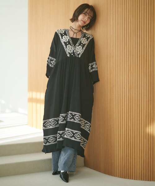 Remind me and forever(リマインドミーアンドフォーエバー)の「【nane】【India Series】エスニック刺繍楊柳ワンピース(ワンピース・レディース・ブラック/オフホワイト・FREE)」の2枚目の写真