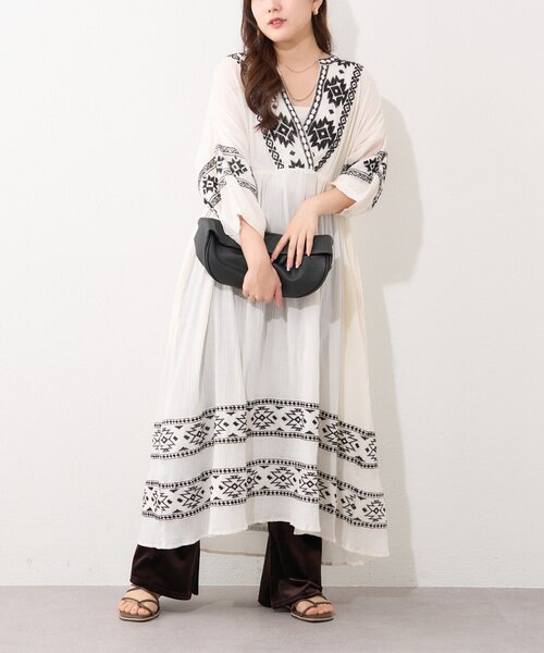 Remind me and forever(リマインドミーアンドフォーエバー)の「【nane】【India Series】エスニック刺繍楊柳ワンピース(ワンピース・レディース・ブラック/オフホワイト・FREE)」の5枚目の写真