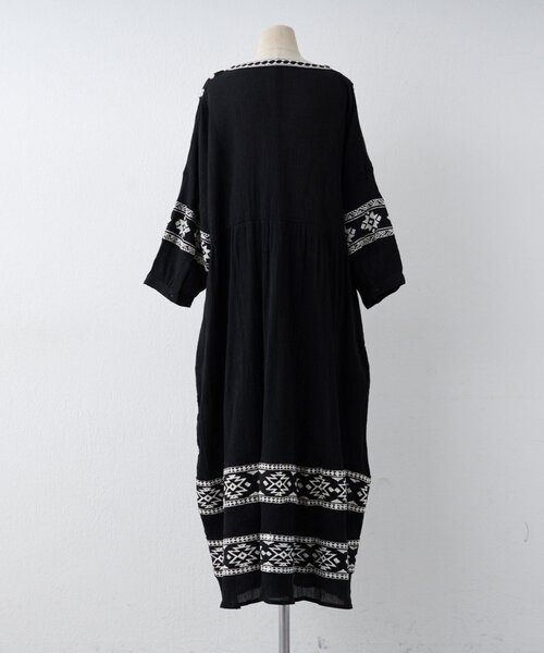 Remind me and forever(リマインドミーアンドフォーエバー)の「【nane】【India Series】エスニック刺繍楊柳ワンピース(ワンピース・レディース・ブラック/オフホワイト・FREE)」の8枚目の写真