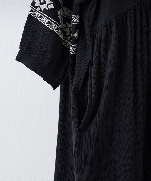 Remind me and forever(リマインドミーアンドフォーエバー)の「【nane】【India Series】エスニック刺繍楊柳ワンピース(ワンピース・レディース・ブラック/オフホワイト・FREE)」の3枚目の写真