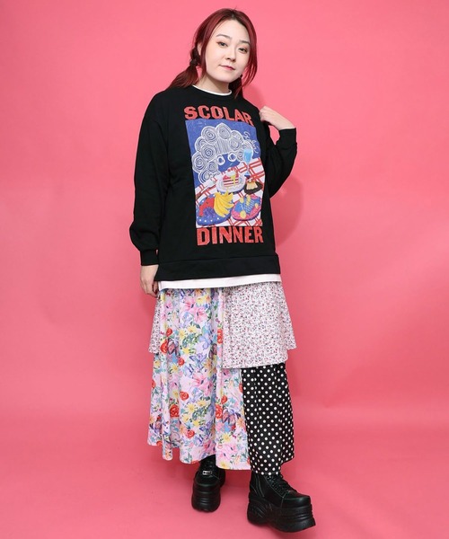 ScoLar(スカラー)の「ScoLar(スカラー) スカラーちゃんの夕食柄レイヤード風配色プルオーバー(スウェット・レディース・アイボリー/ブラック/グリーン・MEDIUM)」の4枚目の写真
