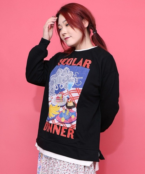 ScoLar(スカラー)の「ScoLar(スカラー) スカラーちゃんの夕食柄レイヤード風配色プルオーバー(スウェット・レディース・アイボリー/ブラック/グリーン・MEDIUM)」の5枚目の写真