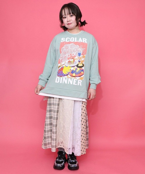 ScoLar(スカラー)の「ScoLar(スカラー) スカラーちゃんの夕食柄レイヤード風配色プルオーバー(スウェット・レディース・アイボリー/ブラック/グリーン・MEDIUM)」の22枚目の写真