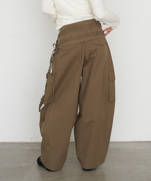 RAY CASSIN（レイカズン）の「デザインベルト付カーゴパンツ（カーゴパンツ・レディース・アイボリー/ベージュ/カーキ・FREE）」の3枚目の写真