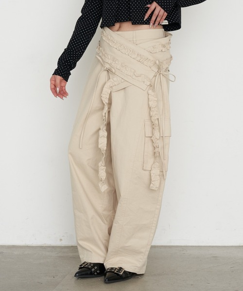 RAY CASSIN（レイカズン）の「デザインベルト付カーゴパンツ（カーゴパンツ・レディース・アイボリー/ベージュ/カーキ・FREE）」の2枚目の写真