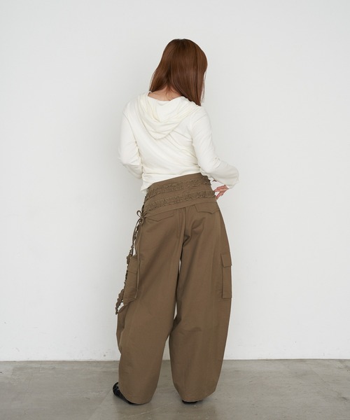 RAY CASSIN（レイカズン）の「デザインベルト付カーゴパンツ（カーゴパンツ・レディース・アイボリー/ベージュ/カーキ・FREE）」の9枚目の写真