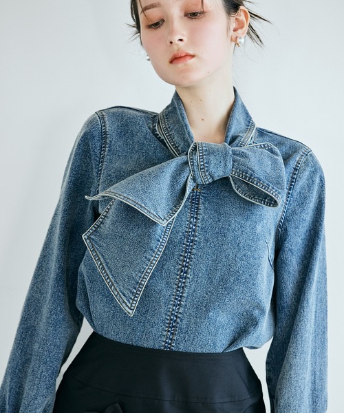 Audie a Muses(オーディアミューズ)の「ライトデニムカラーステッチブラウス(シャツ/ブラウス・レディース・ネイビー・42/38)」の18枚目の写真