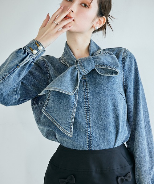 Audie a Muses(オーディアミューズ)の「ライトデニムカラーステッチブラウス(シャツ/ブラウス・レディース・ネイビー・42/38)」の19枚目の写真