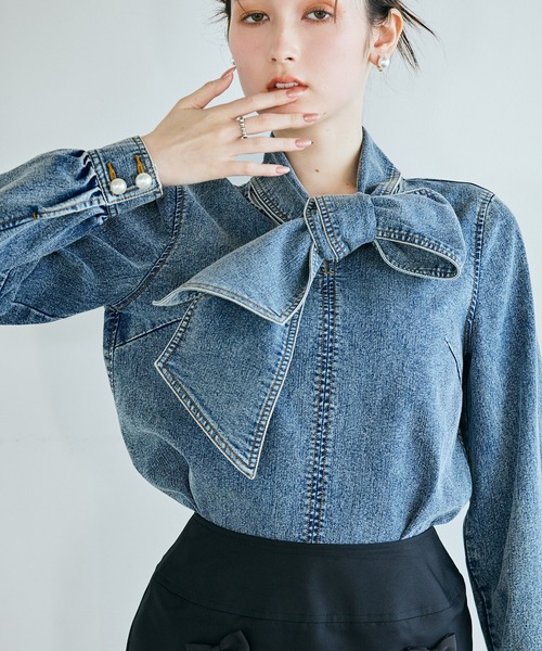 Audie a Muses(オーディアミューズ)の「ライトデニムカラーステッチブラウス(シャツ/ブラウス・レディース・ネイビー・42/38)」の20枚目の写真