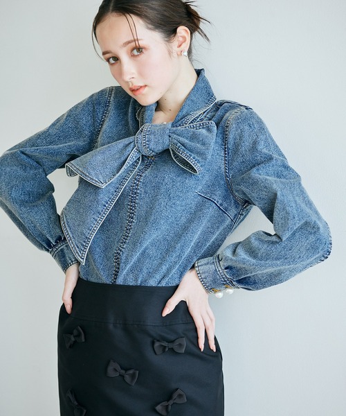 Audie a Muses(オーディアミューズ)の「ライトデニムカラーステッチブラウス(シャツ/ブラウス・レディース・ネイビー・42/38)」の21枚目の写真