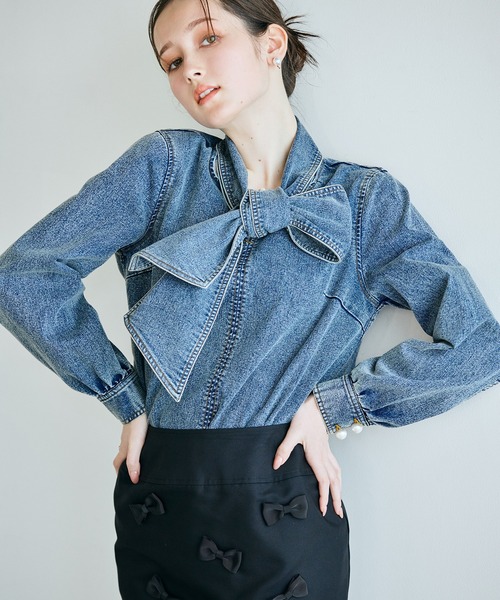 Audie a Muses(オーディアミューズ)の「ライトデニムカラーステッチブラウス(シャツ/ブラウス・レディース・ネイビー・42/38)」の22枚目の写真