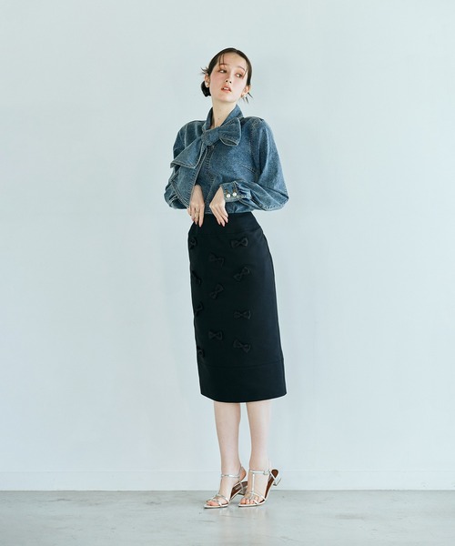 Audie a Muses(オーディアミューズ)の「ライトデニムカラーステッチブラウス(シャツ/ブラウス・レディース・ネイビー・42/38)」の7枚目の写真