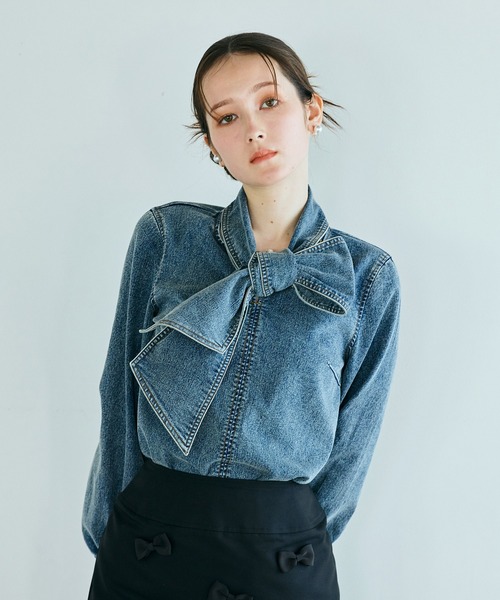 Audie a Muses(オーディアミューズ)の「ライトデニムカラーステッチブラウス(シャツ/ブラウス・レディース・ネイビー・42/38)」の9枚目の写真