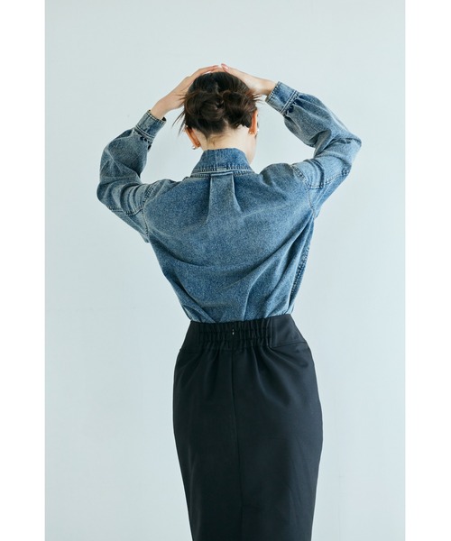 Audie a Muses(オーディアミューズ)の「ライトデニムカラーステッチブラウス(シャツ/ブラウス・レディース・ネイビー・42/38)」の15枚目の写真
