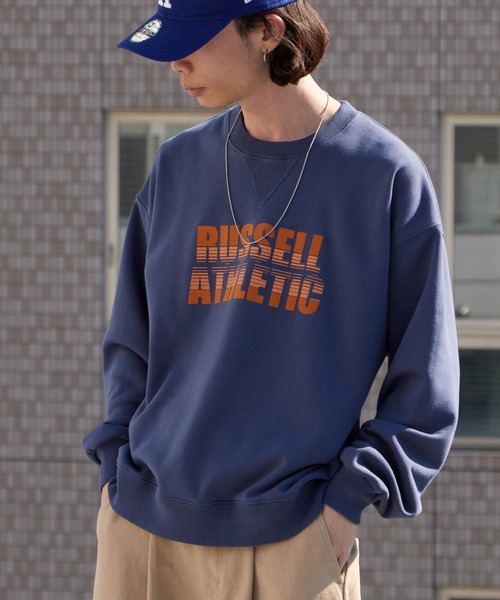 Russell Athletic(ラッセルアスレティック)の「Russell Athletic/ラッセルアスレティック Nu Blend Sweat Gradient Logo CN ボックスシルエット グラフィックデザイン スウェット 2026年春夏春服 夏服(スウェット・メンズ・ホワイト/アッシュグレー/ネイビー/チャコール・M/L/XL)」の4枚目の写真