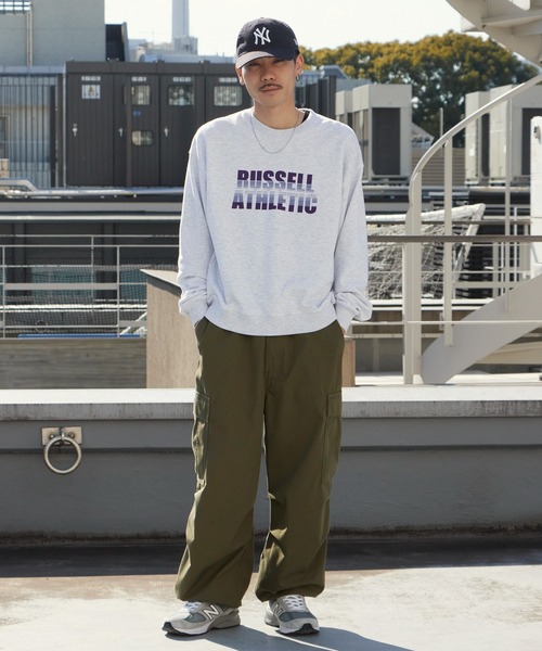 Russell Athletic(ラッセルアスレティック)の「Russell Athletic/ラッセルアスレティック Nu Blend Sweat Gradient Logo CN ボックスシルエット グラフィックデザイン スウェット 2026年春夏春服 夏服(スウェット・メンズ・ホワイト/アッシュグレー/ネイビー/チャコール・M/L/XL)」の15枚目の写真