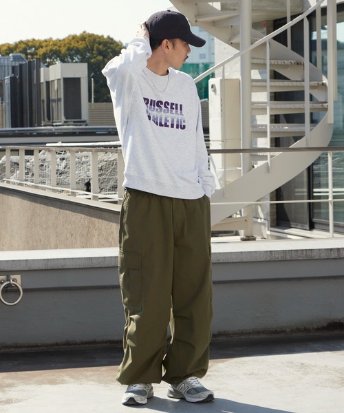 Russell Athletic(ラッセルアスレティック)の「Russell Athletic/ラッセルアスレティック Nu Blend Sweat Gradient Logo CN ボックスシルエット グラフィックデザイン スウェット 2026年春夏春服 夏服(スウェット・メンズ・ホワイト/アッシュグレー/ネイビー/チャコール・M/L/XL)」の16枚目の写真