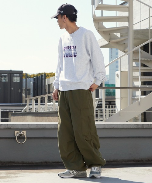 Russell Athletic(ラッセルアスレティック)の「Russell Athletic/ラッセルアスレティック Nu Blend Sweat Gradient Logo CN ボックスシルエット グラフィックデザイン スウェット 2026年春夏春服 夏服(スウェット・メンズ・ホワイト/アッシュグレー/ネイビー/チャコール・M/L/XL)」の18枚目の写真