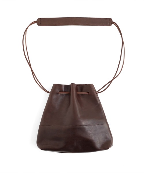 STANDARD SUPPLY(スタンダードサプライ)の「アーツアンドクラフツ / HORSE LEATHER ホースレザー / DRAW STRINGS WIDE SHOULDER ドローストリングスワイドショルダー(ショルダーバッグ・レディース・ブラック/タン/チョコ・FREE)」の2枚目の写真