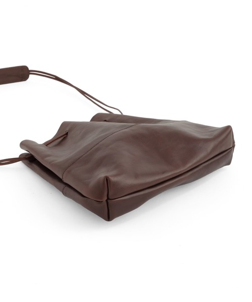 STANDARD SUPPLY(スタンダードサプライ)の「アーツアンドクラフツ / HORSE LEATHER ホースレザー / DRAW STRINGS WIDE SHOULDER ドローストリングスワイドショルダー(ショルダーバッグ・レディース・ブラック/タン/チョコ・FREE)」の7枚目の写真