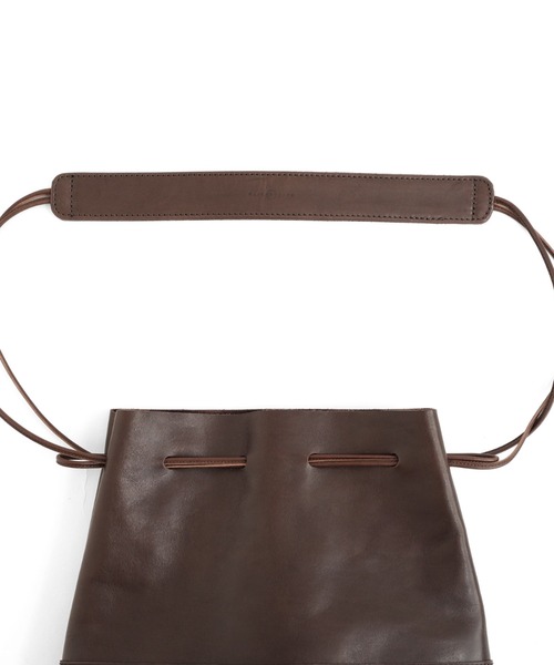STANDARD SUPPLY(スタンダードサプライ)の「アーツアンドクラフツ / HORSE LEATHER ホースレザー / DRAW STRINGS WIDE SHOULDER ドローストリングスワイドショルダー(ショルダーバッグ・レディース・ブラック/タン/チョコ・FREE)」の8枚目の写真