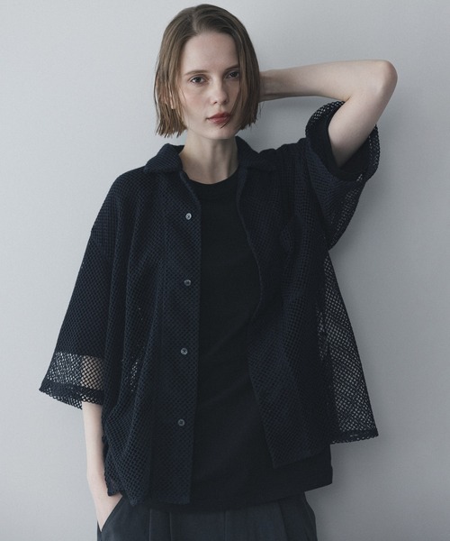 remer(リメール)の「ルーズオープンカラー透かし編みシャツ / loose open collar mesh shirt(シャツ/ブラウス・メンズ・ブラック/ホワイト/チャコールグレー/ネイビー・LARGE/X-SMALL/MEDIUM/SMALL)」の4枚目の写真