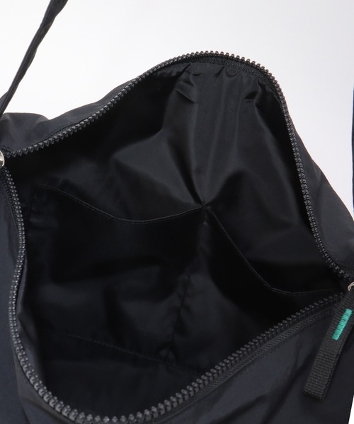 ikka(イッカ)の「撥水ナイロンショルダーバッグ(ショルダーバッグ・メンズ・ブラウン系その他/ブラック/グレー/ベージュ・FREE)」の9枚目の写真